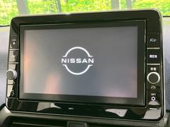 【純正９型ナビ】人気の純正ナビを装備しております。ナビの使いやすさはもちろん、オーディオ機能も充実！キャンプや旅行はもちろん、通勤や買い物など普段のドライブも楽しくなるはず♪ 4