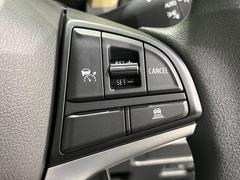 【アダプティブクルーズコントロール】高速道路での長距離走行が楽に！！自動で速度を保つクルーズコントロールが、衝突軽減システムと連携し、前方の車両を感知して車間を保つように速度調節してくれます！！ 4