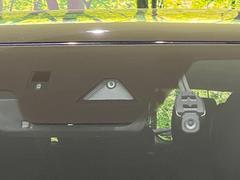 【スマートブレーキサポート】走行中に前方の車両等を認識し、衝突しそうな時は警報とブレーキで衝突回避と被害軽減をアシスト。より安全にドライブをお楽しみいただけます。 4