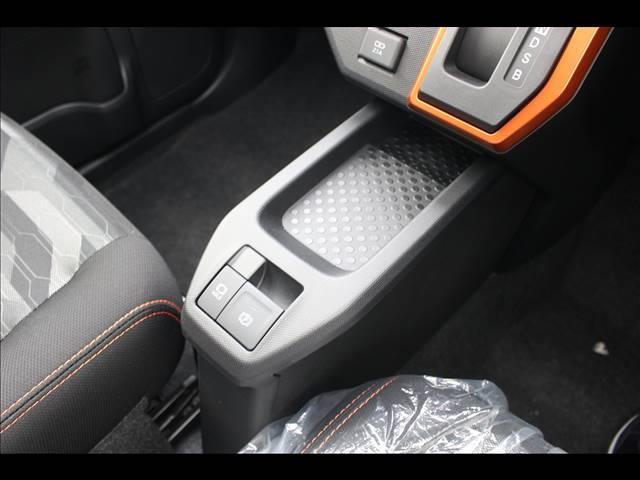 G 届出済未使用車 衝突軽減ブレーキ パノラマルーフ 電動パーキング バックカメラ LED コーナーセンサー 横滑り防止 アイドリングストップ オートライト シートヒーター プッシュスタート 15AW(34枚目)
