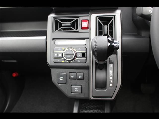 G クロムベンチャー 届出済未使用車 衝突軽減ブレーキ パノラマルーフ 電動パーキング バックカメラ LED コーナーセンサー 横滑り防止 アイドリングストップ オートライト シートヒーター プッシュスタート 15AW(18枚目)