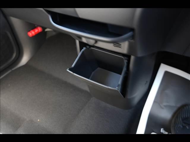 デリカミニ Ｇ　Ｐｒｅｍｉｕｍ　リミテッド　届出済未使用車（32枚目）