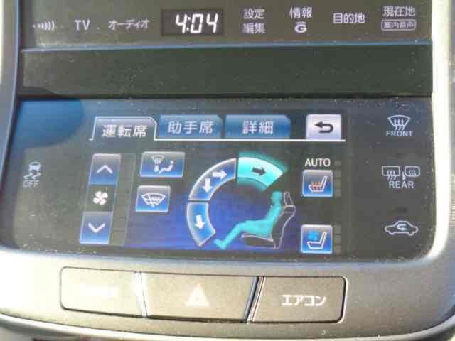 クラウン ロイヤルサルーンＧ　ｉ－Ｆｏｕｒ　４ＷＤ　ＥＴＣ　クリアランスソナー　オートクルーズコントロール　バックカメラ　ナビ　ＴＶ　アルミホイール　オートマチックハイビーム　オートライト　ＨＩＤ　ヘッドライトウォッシャー　ＡＴ　シートヒーター（9枚目）