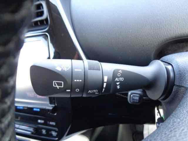 プリウス A 4WD ETC バックカメラ ナビ TV クリアランスソナー オートクルーズコントロール レーンアシスト 衝突被害軽減システム アルミホイール オートマチックハイビーム オートライト(17枚目)