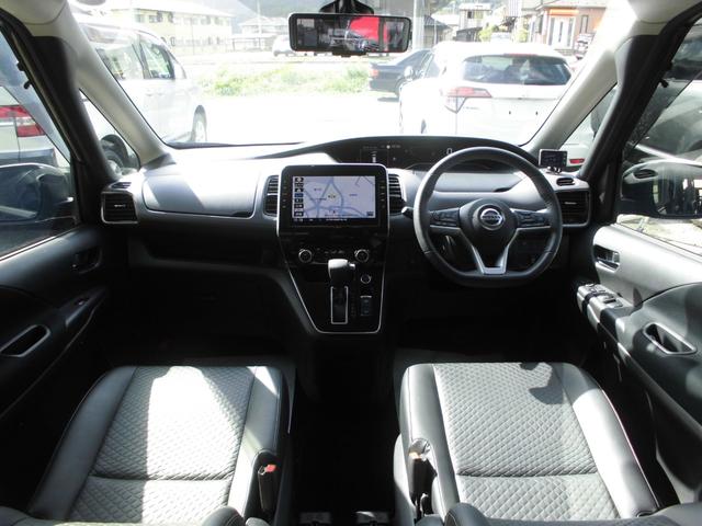 セレナ ハイウェイスターＶ　後期型　４ＷＤ　純正１０インチナビ＆フルセグテレビ＆ＤＶＤ＆Ｂｌｕｅｔｏｏｔｈ　後席フリップダウンモニター　アラウンドビューモニター　プロパイロット　両側パワースライドドア　ＬＥＤライト　スマートキー（4枚目）