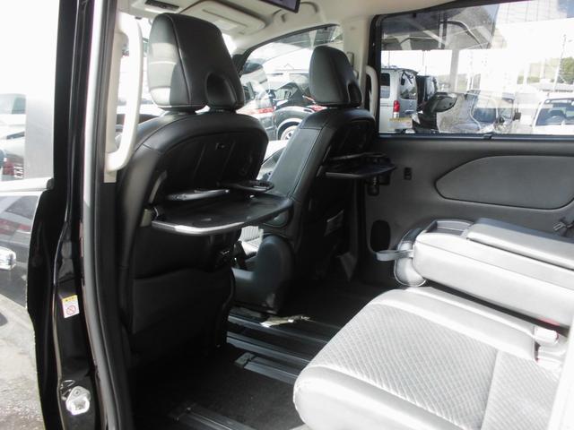 セレナ ハイウェイスターＶ　後期型　４ＷＤ　純正１０インチナビ＆フルセグテレビ＆ＤＶＤ＆Ｂｌｕｅｔｏｏｔｈ　後席フリップダウンモニター　アラウンドビューモニター　プロパイロット　両側パワースライドドア　ＬＥＤライト　スマートキー（12枚目）