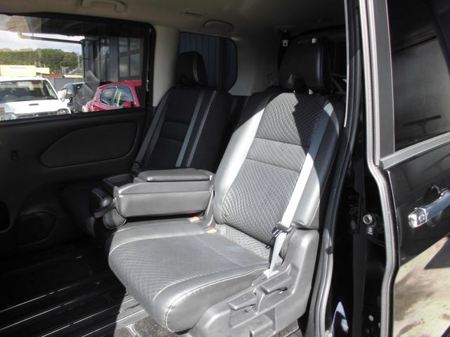 セレナ ハイウェイスターＶ　後期型　４ＷＤ　純正１０インチナビ＆フルセグテレビ＆ＤＶＤ＆Ｂｌｕｅｔｏｏｔｈ　後席フリップダウンモニター　アラウンドビューモニター　プロパイロット　両側パワースライドドア　ＬＥＤライト　スマートキー（13枚目）