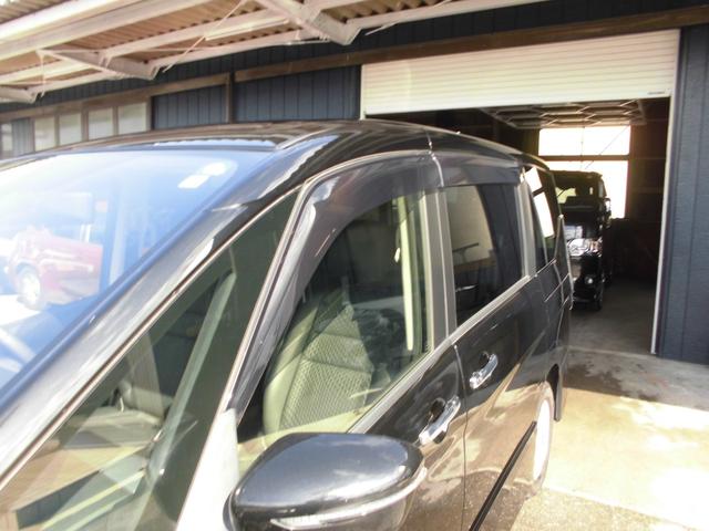 セレナ ハイウェイスターＶ　後期型　４ＷＤ　純正１０インチナビ＆フルセグテレビ＆ＤＶＤ＆Ｂｌｕｅｔｏｏｔｈ　後席フリップダウンモニター　アラウンドビューモニター　プロパイロット　両側パワースライドドア　ＬＥＤライト　スマートキー（27枚目）