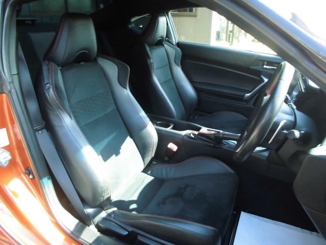 ８６ ＧＴリミテッド　モデリスタフルエアロ　リアスポイラー　純正ナビ＆フルセグテレビ＆ＤＶＤ＆Ｂｌｕｅｔｏｏｔｈ　バックカメラ　ＥＴＣ　キセノンライト　オートエアコン　ハーフレザーシート　シートヒーター　パドルシフト（6枚目）