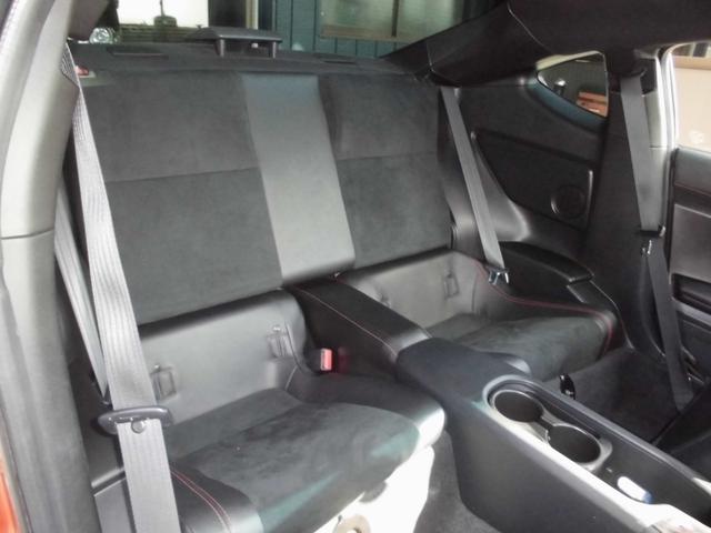 ８６ ＧＴリミテッド　モデリスタフルエアロ　リアスポイラー　純正ナビ＆フルセグテレビ＆ＤＶＤ＆Ｂｌｕｅｔｏｏｔｈ　バックカメラ　ＥＴＣ　キセノンライト　オートエアコン　ハーフレザーシート　シートヒーター　パドルシフト（8枚目）