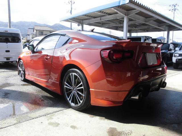 ８６ ＧＴリミテッド　モデリスタフルエアロ　リアスポイラー　純正ナビ＆フルセグテレビ＆ＤＶＤ＆Ｂｌｕｅｔｏｏｔｈ　バックカメラ　ＥＴＣ　キセノンライト　オートエアコン　ハーフレザーシート　シートヒーター　パドルシフト（18枚目）
