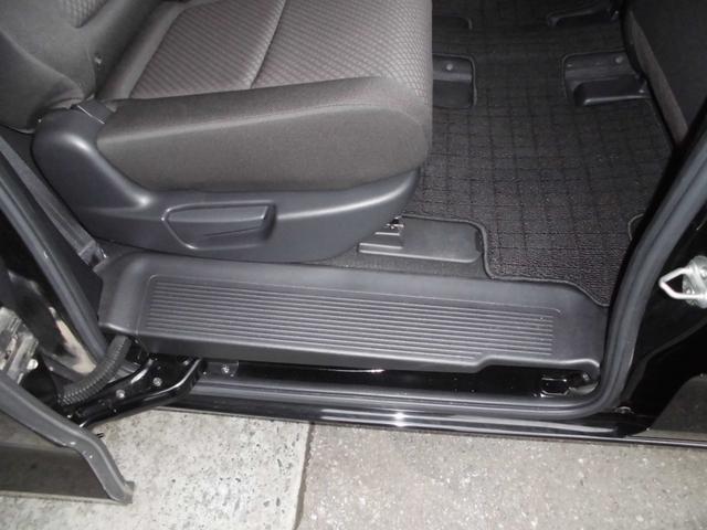 フリード＋ハイブリッド ハイブリッドＧ・ホンダセンシング　車いす仕様車　介護車輌　５名＋車いす１名の６人乗り　スロープ　固定装置　電動ウインチ　純正ナビ＆フルセグテレビ＆ＤＶＤ＆Ｂｌｕｅｔｏｏｔｈ　バックカメラ　ＥＴＣ　両側パワースライドドア　ＬＥＤライト（30枚目）