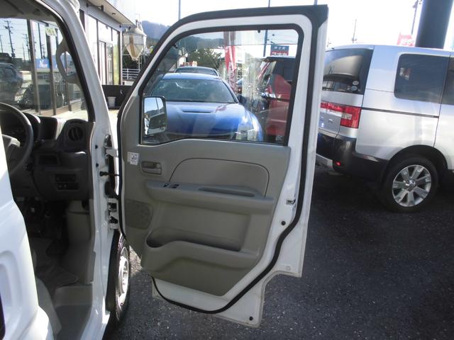 エブリイ 　車いす移動車　切替式４ＷＤ　リアスロープ　電動ウインチ　助手席側リアシート付　オートマ　パワーウィンドウ　リアヒーター　両側スライドドア　キーレス　衝突軽減ブレーキ　車線逸脱警報　オートヘッドライト（18枚目）