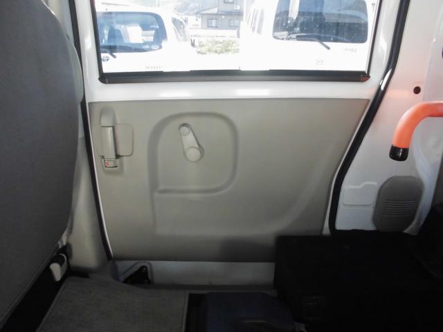 エブリイ 　車いす移動車　切替式４ＷＤ　リアスロープ　電動ウインチ　助手席側リアシート付　オートマ　パワーウィンドウ　リアヒーター　両側スライドドア　キーレス　衝突軽減ブレーキ　車線逸脱警報　オートヘッドライト（26枚目）