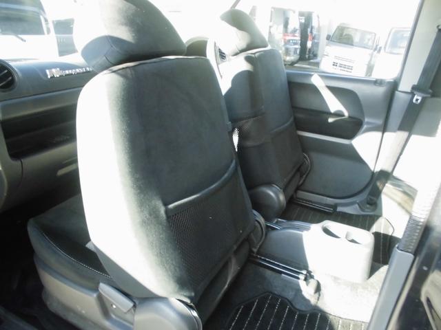 ジムニー ワイルドウインド　特別仕様車　６型　切替式４ＷＤ　オートマ　２インチリフトアップ　社外１６インチアルミホイール＆マッドタイヤ　社外Ｂｌｕｅｔｏｏｔｈ機能付きオーディオ　ルーフレール　シートヒーター　車検令和９年７月（11枚目）