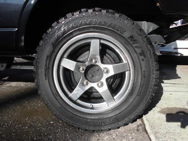 ジムニー ワイルドウインド　特別仕様車　６型　切替式４ＷＤ　オートマ　２インチリフトアップ　社外１６インチアルミホイール＆マッドタイヤ　社外Ｂｌｕｅｔｏｏｔｈ機能付きオーディオ　ルーフレール　シートヒーター　車検令和９年７月（54枚目）