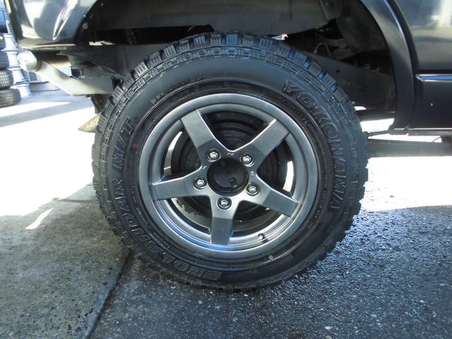 ジムニー ワイルドウインド　特別仕様車　６型　切替式４ＷＤ　オートマ　２インチリフトアップ　社外１６インチアルミホイール＆マッドタイヤ　社外Ｂｌｕｅｔｏｏｔｈ機能付きオーディオ　ルーフレール　シートヒーター　車検令和９年７月（56枚目）