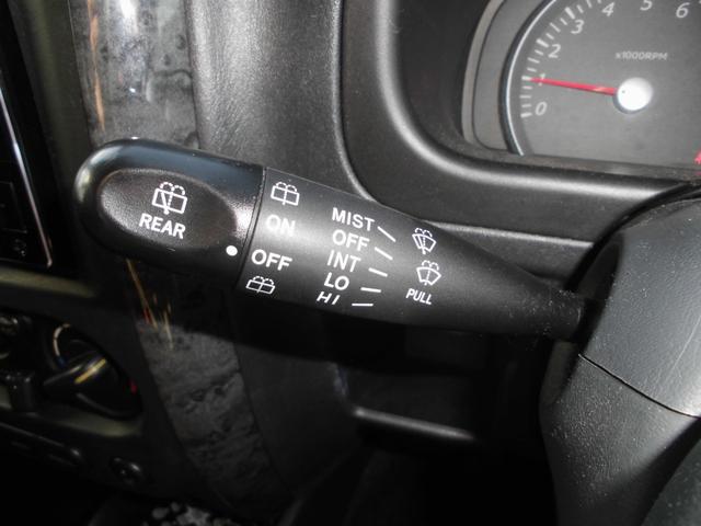 ジムニー ワイルドウインド　特別仕様車　６型　切替式４ＷＤ　オートマ　２インチリフトアップ　社外１６インチアルミホイール＆マッドタイヤ　社外Ｂｌｕｅｔｏｏｔｈ機能付きオーディオ　ルーフレール　シートヒーター　車検令和９年７月（60枚目）