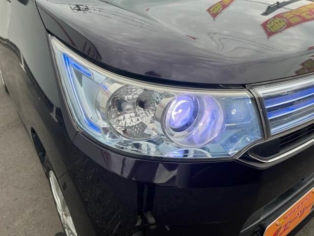 ワゴンＲスティングレー Ｘ　衝突軽減　社外ナビ　シートヒータ　横滑防止装置　アイドリングストップ　フォグランプ　ディスチャージヘッドランプ　ウィンカーミラー　プッシュスタート　オートエアコン　ドラレコ　純正アルミホイール（11枚目）