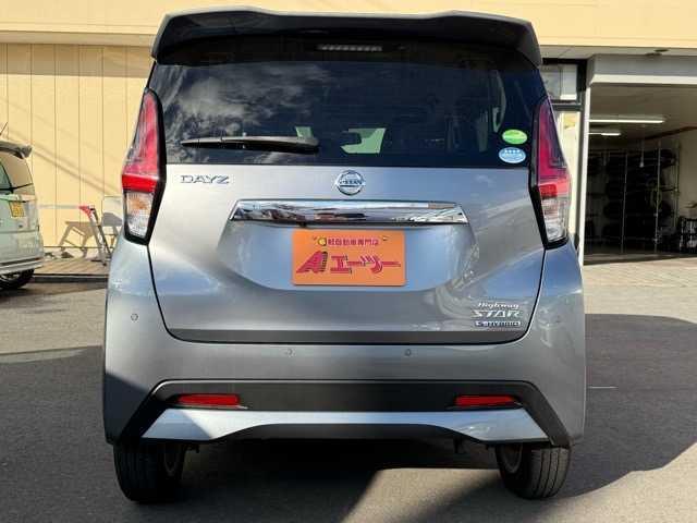 デイズ ハイウェイスター　Ｘ　プロパイロットエディション　衝突軽減　全方位カメラ　ＥＴＣ　クルーズコントロール　オートライト　オートエアコン　ＬＥＤヘッドライト　フォグランプ　ウィンカーミラー　ハーフレザーシート純正１４インチアルミホイール　プッシュスタート（20枚目）