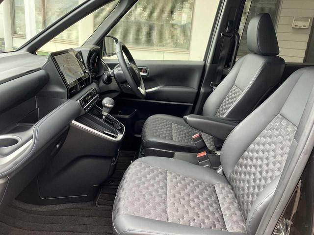 ヴォクシー S-Z ETC バックカメラ Bluetooth接続 左右パワースライドドア 電動リアゲート ユニバーサルステップ 寒冷地仕様 シートヒーター ワイパーデアイサー 4WD 禁煙車 DVD再生(54枚目)