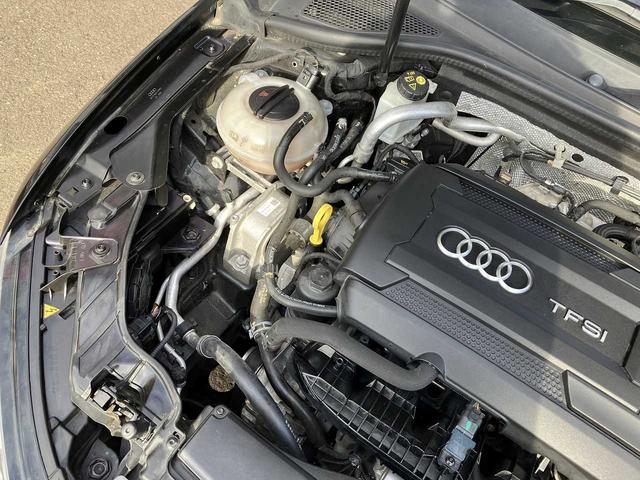 Ａ３ スポーツバック１．８ＴＦＳＩクワトロ　４ＷＤ　ＥＴＣ　バックカメラ　アダプティブクルーズコントロール機能　クリアランスソナー　パドルシフト　オートデュアルエアコン　ヘッドライトウォッシャー　ドライブセレクト　　ミラーヒーター　ＣＤ（31枚目）