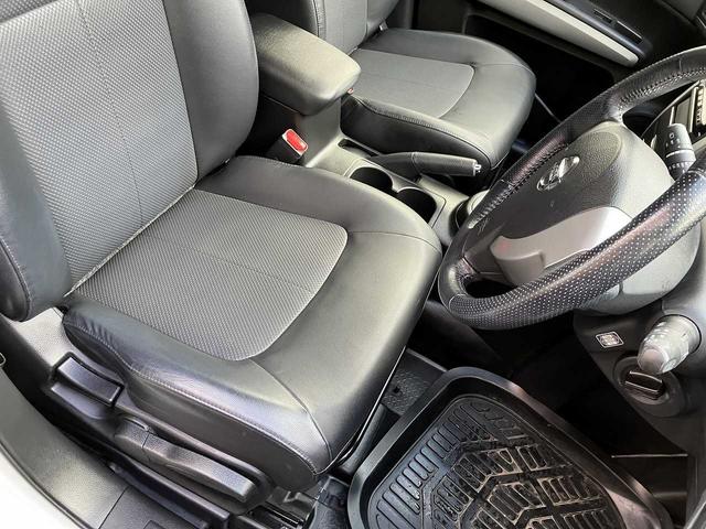 エクストレイル ２０Ｘｔ　４ＷＤ　４ＷＤ　ＭＯＤＥスイッチ　前後シートヒーター　ヒルディセントコントロール　横滑り防止機能　オートライト　ナビＭＰ３１１Ｄ－Ａ　ＴＶフルセグ　Ｂｌｕｅｔｏｏｔｈ接続　ＣＤ　ＤＶＤ再生（50枚目）