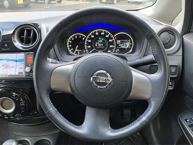 展示している車両は、スタッフが心を込めて車両清掃を行っております。さらに内装をピカピカに仕上げてほしいとのオーダーがございましたら別途料金で専門のルームクリーニング業者に依頼致します。お申し付け下さい