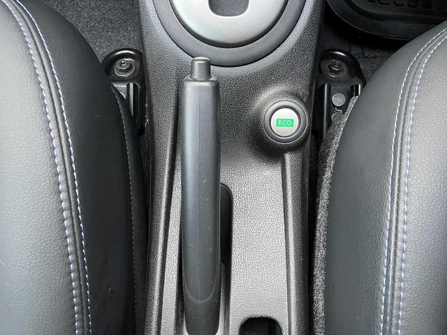 整備は安心の提携工場にて行います。とくに当店はディーラー水準での納車前整備を心がけており、お客様に信頼いただけるよう納車説明などは資料を活用してご説明させていただいております。追加料金はございません。