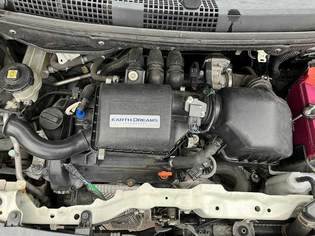 遠方のアフターサービスもご安心ください。カーセブンは全国でお使いになれる中古車保証をご用意しております。最長１年間、お車の保証を受けることができます。