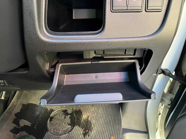 セレナ ライダー ブラックライン S-ハイブリッド ETC バックカメラ ドライブレコーダー 左右パワースライドドア クルーズコントロール フリップダウンモニター 横滑り防止機能 オートアイドリングストップ リアエアコン ナビVIE-X088VS(60枚目)