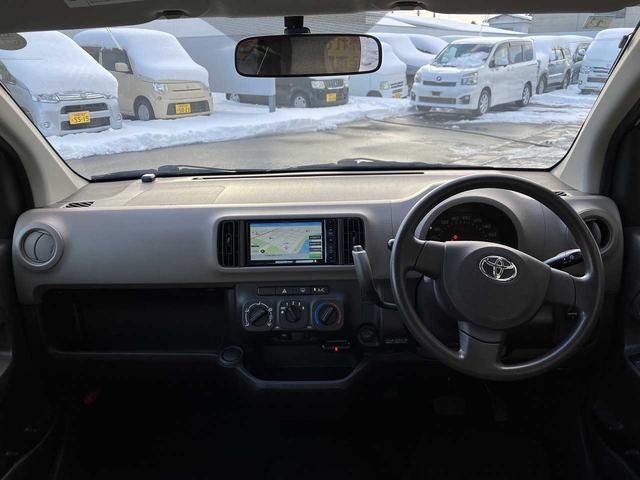 パッソ Ｘ　Ｌパッケージ　４ＷＤ　ＥＴＣ　横滑り防止機能　ワイパーデアイサー　バックカメラ　電動格納ミラー　ナビＡＶＩＣ－ＲＷ７１０　ＴＶフルセグ　ＣＤ　ＤＶＤ再生（2枚目）