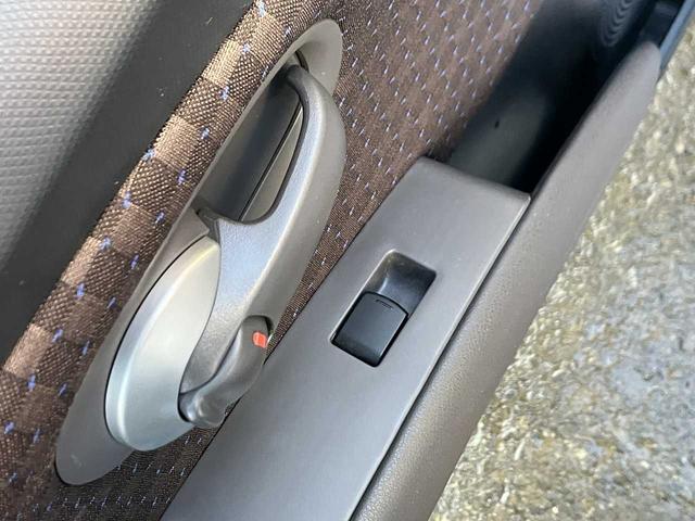 ���X�̓I�[�N�V�����d����O���I�I�@���ׂē��X�̃X�^�b�t�����ڃ��[�U�[�l�ɂ�����Ďg�p�󋵂𕷂��������Ŕ��悳���Ă������������Ԃł��B�g�p�������m�ł��B