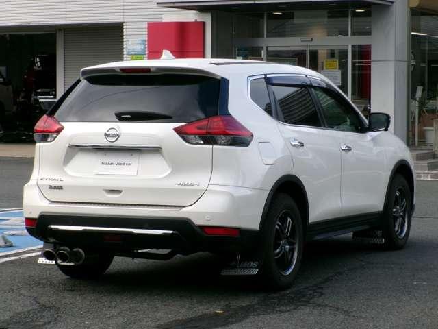 エクストレイル ２．０　２０Ｘｉ　２列車　４ＷＤ　純正９型ナビ　全方位カメラ（3枚目）