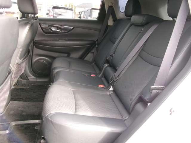 エクストレイル ２．０　２０Ｘｉ　２列車　４ＷＤ　純正９型ナビ　全方位カメラ（17枚目）