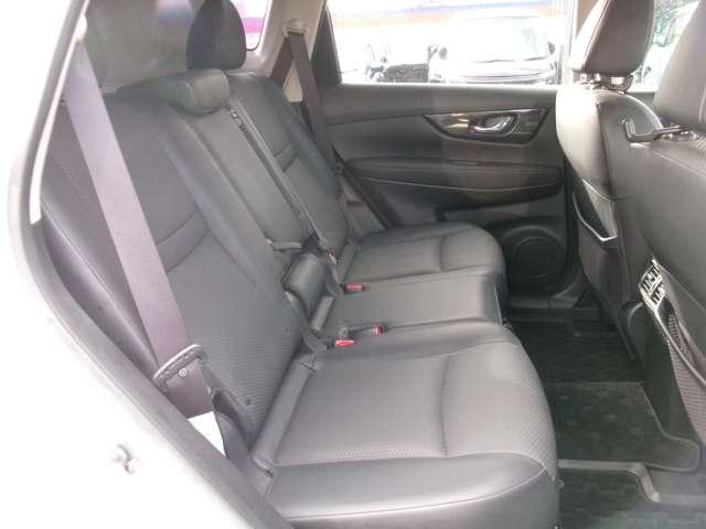 エクストレイル ２．０　２０Ｘｉ　２列車　４ＷＤ　純正９型ナビ　全方位カメラ（18枚目）