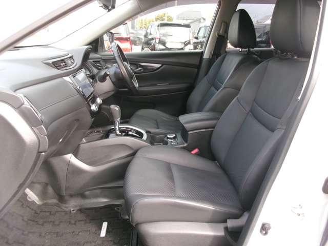 エクストレイル ２．０　２０Ｘｉ　２列車　４ＷＤ　純正９型ナビ　全方位カメラ（19枚目）