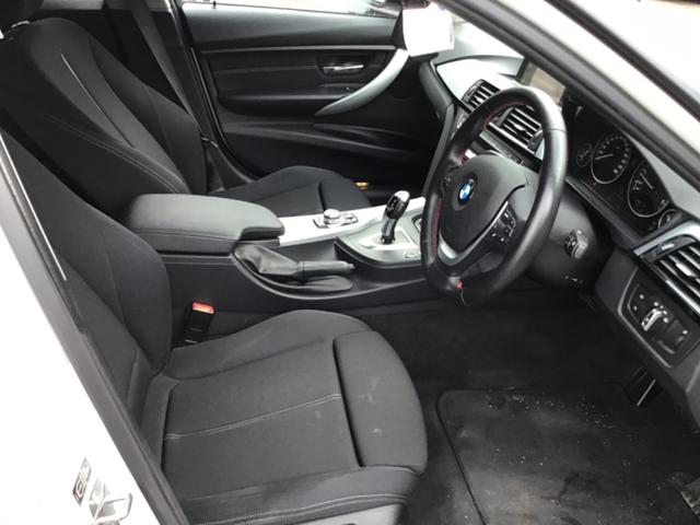 ３シリーズ ３２０ｉ　ｘＤｒｉｖｅ　スポーツ　４ＷＤ　　ターボ　ナビ　Ｂｌｕｅｔｏｏｔｈ　　スマートキー（18枚目）