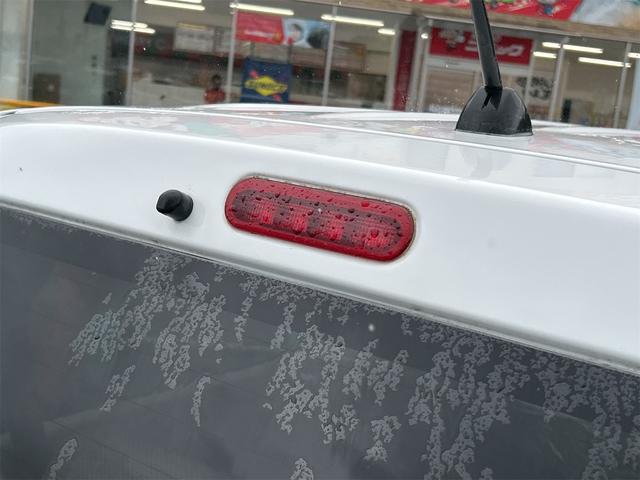 アルトラパン Ｓ　４ＷＤ　全周囲カメラ　ナビ　ＴＶ　衝突被害軽減システム　オートライト　ＨＩＤ　スマートキー　アイドリングストップ　電動格納ミラー　シートヒーター　ベンチシート　ＣＶＴ　盗難防止システム　ＡＢＳ　ＥＳＣ（32枚目）