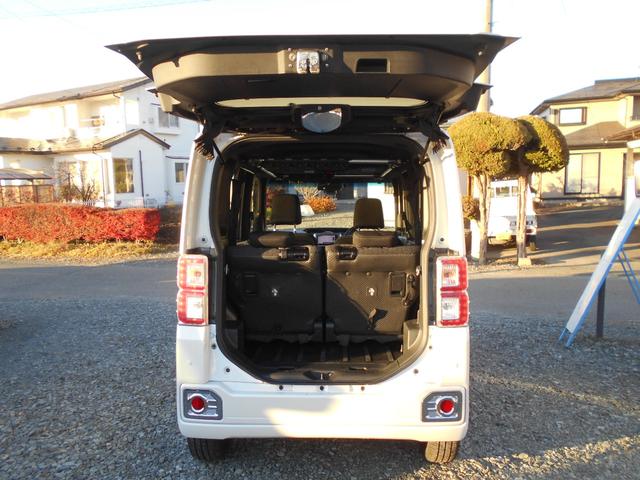 ラゲッジスペースも広々で綺麗です