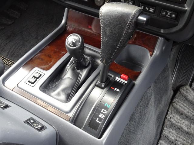 ランドクルーザー８０ ＶＸリミテッド　最終型レザーシート新品６インチリフトアップ新品ロックスター２＆新品マキシス１７インチマッドタイヤ新品ＬＥＤテールガナドールマフラーランチョショックＨＤＤナビ関東仕入ＥＴＣサンルーフＵＳコーナーレンズ（33枚目）