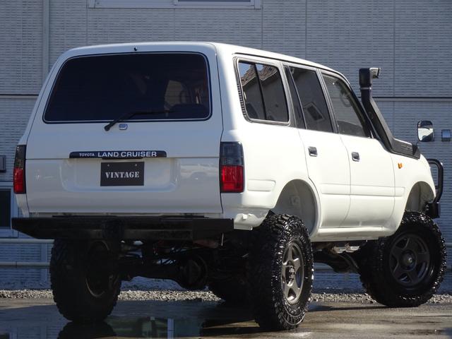 ランドクルーザー８０ ＶＸ　後期型５速ＭＴ６インチアップ新品ブラッドレーＶ新品ヨコハマＭＴタイヤ新品角目４灯輸出仕様新品ＡＲＢフォグＡＲＢバンパーＷＡＲＮウインチサファリシュノーケルＬＥＤテールレンズナルディーハンドル関東仕入（12枚目）