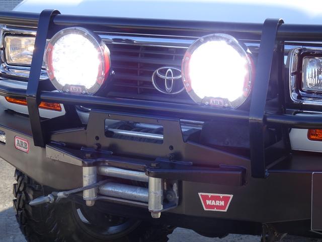 ランドクルーザー８０ ＶＸ　後期型５速ＭＴ６インチアップ新品ブラッドレーＶ新品ヨコハマＭＴタイヤ新品角目４灯輸出仕様新品ＡＲＢフォグＡＲＢバンパーＷＡＲＮウインチサファリシュノーケルＬＥＤテールレンズナルディーハンドル関東仕入（15枚目）