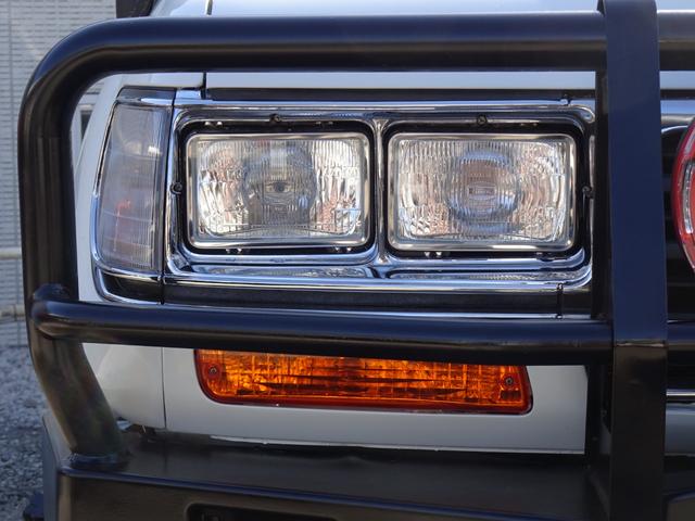 ランドクルーザー８０ ＶＸ　後期型５速ＭＴ６インチアップ新品ブラッドレーＶ新品ヨコハマＭＴタイヤ新品角目４灯輸出仕様新品ＡＲＢフォグＡＲＢバンパーＷＡＲＮウインチサファリシュノーケルＬＥＤテールレンズナルディーハンドル関東仕入（19枚目）