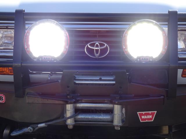 ランドクルーザー８０ ＶＸ　後期型５速ＭＴ６インチアップ新品ブラッドレーＶ新品ヨコハマＭＴタイヤ新品角目４灯輸出仕様新品ＡＲＢフォグＡＲＢバンパーＷＡＲＮウインチサファリシュノーケルＬＥＤテールレンズナルディーハンドル関東仕入（26枚目）