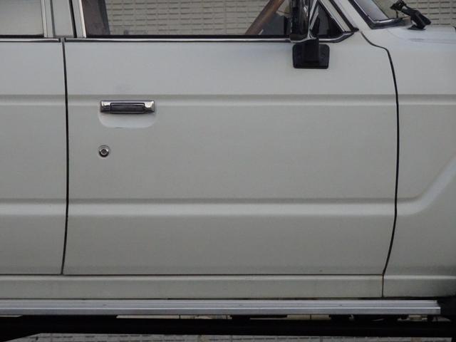 ランドクルーザー６０ 　最終型ディーゼルターボ５速マニュアル新品純正フロントバンパー新品メッキフック新品グリルベゼル新品角目４灯ヘッドライト新品コーナーレンズ新品テールレンズ新品リアガーニッシュミッキートンプソン１７ＡＷ（44枚目）