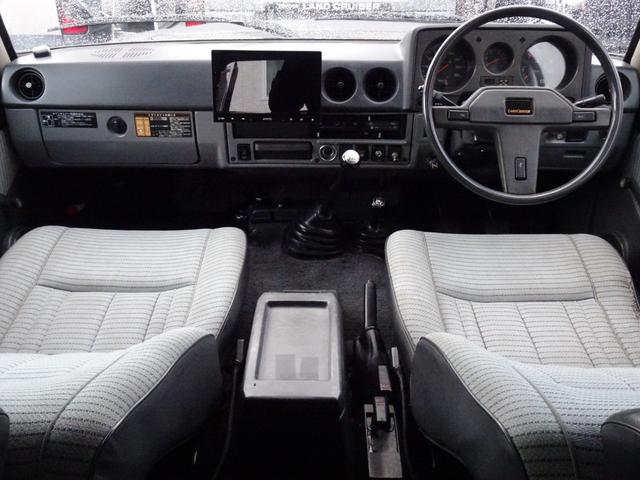 ランドクルーザー60 GX平屋根観音扉5速MTFJ62V新品鍛造17インチホイール新品BFグッドリッチATタイヤ新品グリル新品フロントバンパー新品リアバンパー新品ヘッドライト新品楽々ナビのディスプレイオーディオ西日本仕入(14枚目)