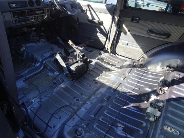 ランドクルーザー60 GX平屋根観音扉5速MTFJ62V新品鍛造17インチホイール新品BFグッドリッチATタイヤ新品グリル新品フロントバンパー新品リアバンパー新品ヘッドライト新品楽々ナビのディスプレイオーディオ西日本仕入(24枚目)