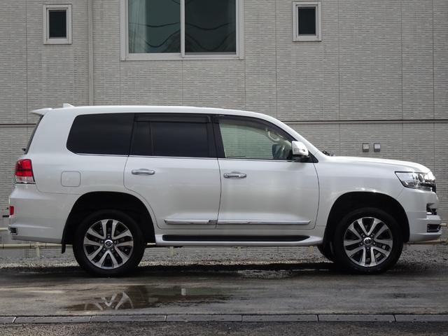 ランドクルーザー ＺＸ　後期型モデリスタスポイラーサンルーフレザーシート純正ナビバックカメラＥＴＣ純正エンジンスターターフォグランプリアルーフスポイラースマートキーウッドハンドル（5枚目）