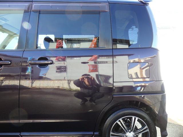 外装の仕上げ工程は、高圧洗浄、業務用洗浄剤洗車、鉄粉除去剤施工、タール除去粘土施工、業務用コンパウンドにてポリッシャー（機械）磨き、ヘッドライト磨き、業務用仕上げ剤にて仕上げ磨き、仕上げポリマーコート